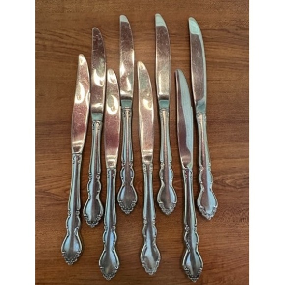 Oneida Dover Stainless Flatware Set 8 Dinner Knives Ornate Floral Design Elegant - Picture 1 of 6